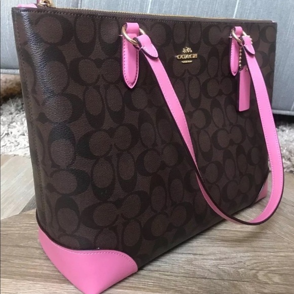 Coach Handbags - NWT Coach Classic Signature Zipper Tote